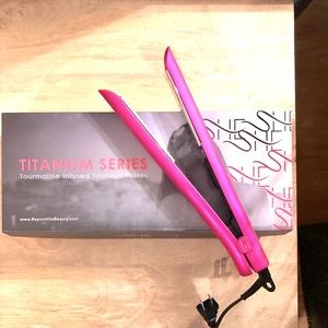 *SOLD via OfferUP* 💞HOT PINK St8nr 💞